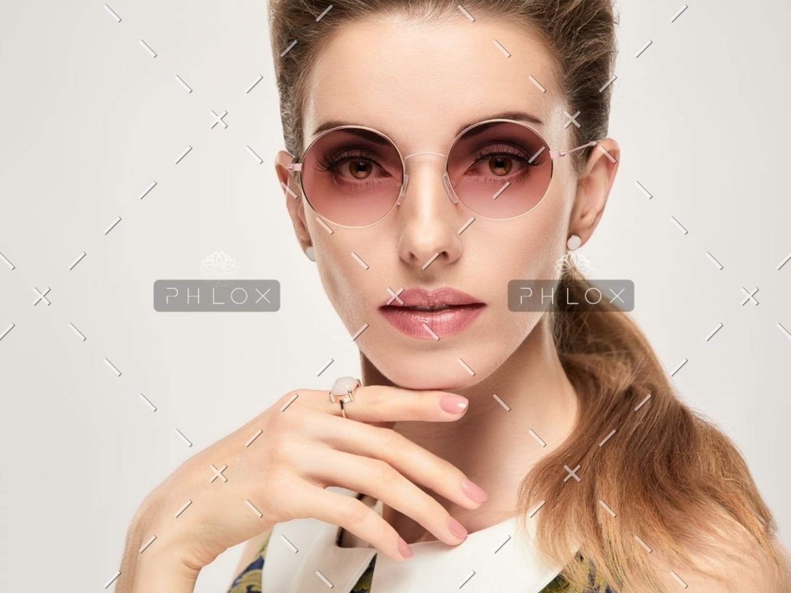 demo-attachment-141-lady-PJCSEWX